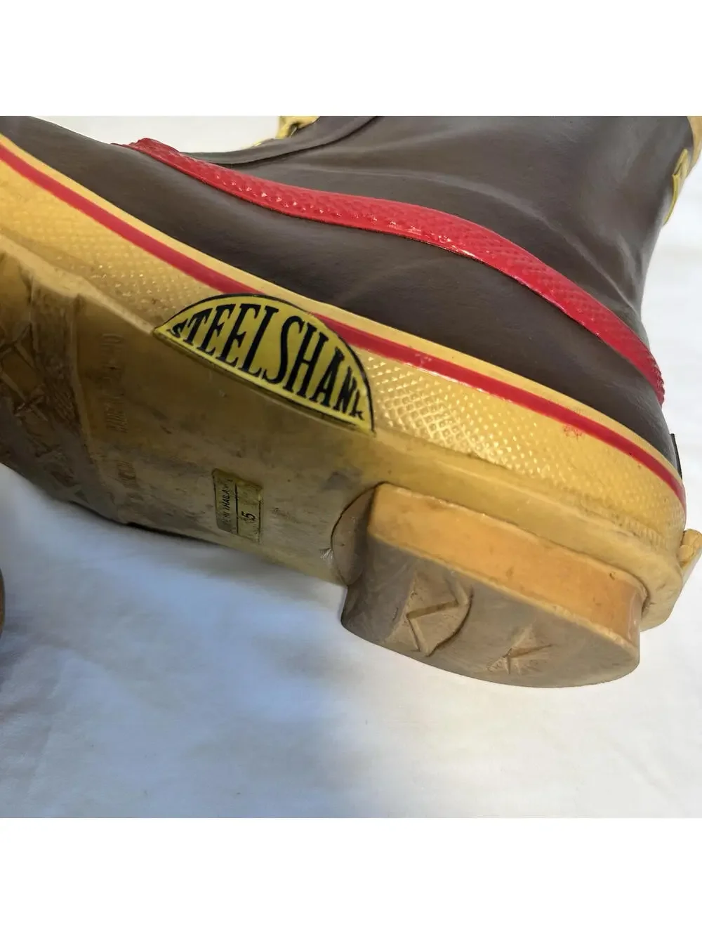 Rod & Gun Waterproof/Insulated Rubber Boots Size 5 Hunting/Fishing Steel Shank
